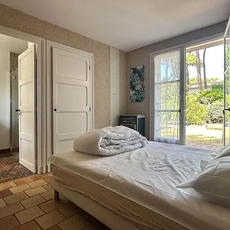 Charentaise Avec Piscine Pour 12 Dans Parc Residentiel - Fr-1-705-89 * Les Mathes