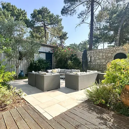 Villa Charentaise Avec Piscine Pour 12 Dans Parc Residentiel - Fr-1-705-89 *