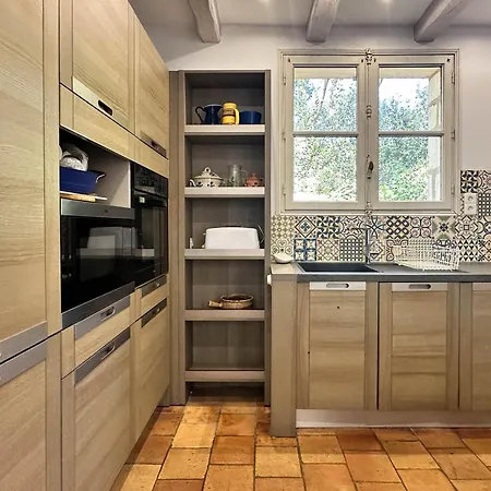 Charentaise Avec Piscine Pour 12 Dans Parc Residentiel - Fr-1-705-89 *