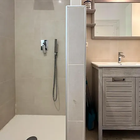 Charentaise Avec Piscine Pour 12 Dans Parc Residentiel - Fr-1-705-89 *