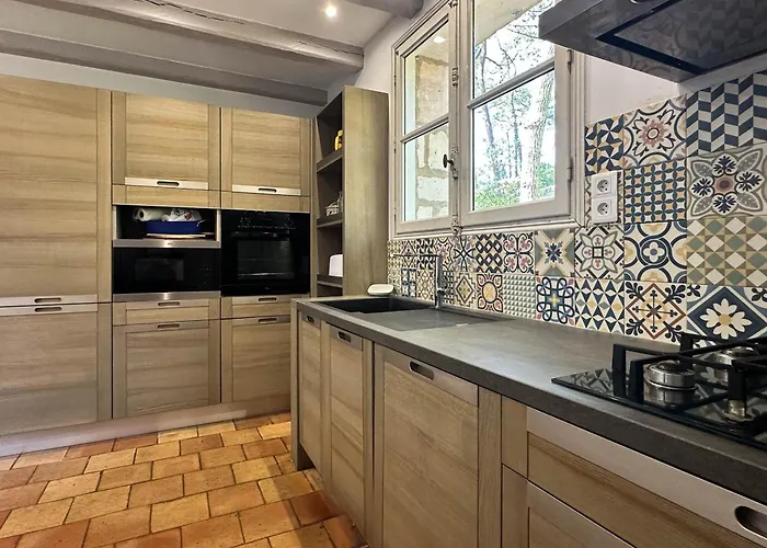 Charentaise Avec Piscine Pour 12 Dans Parc Résidentiel - Fr-1-705-89 Villa