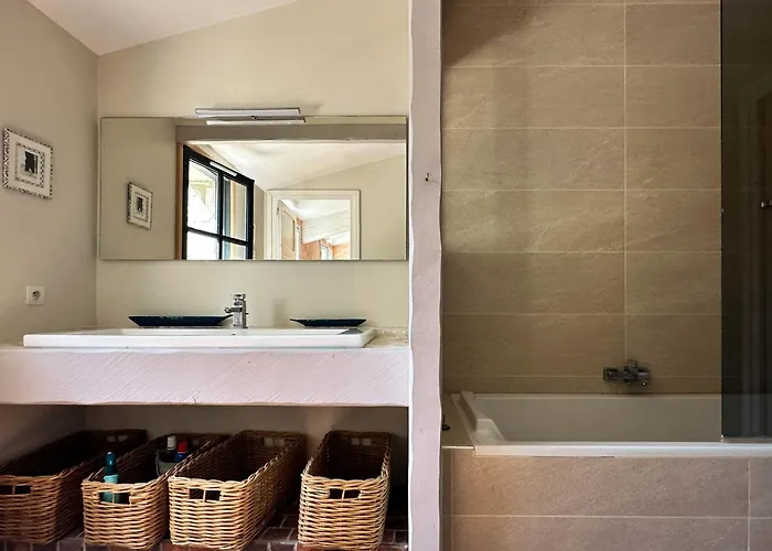 Charentaise Avec Piscine Pour 12 Dans Parc Résidentiel - Fr-1-705-89