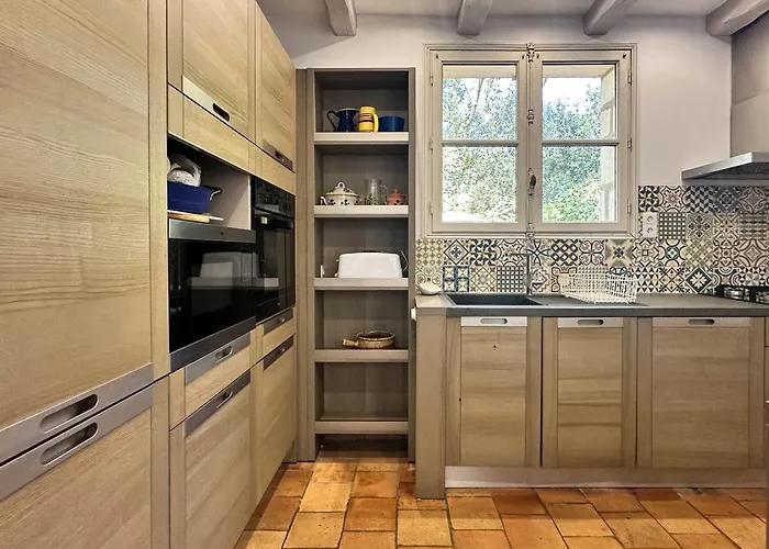 Charentaise Avec Piscine Pour 12 Dans Parc Résidentiel - Fr-1-705-89 *