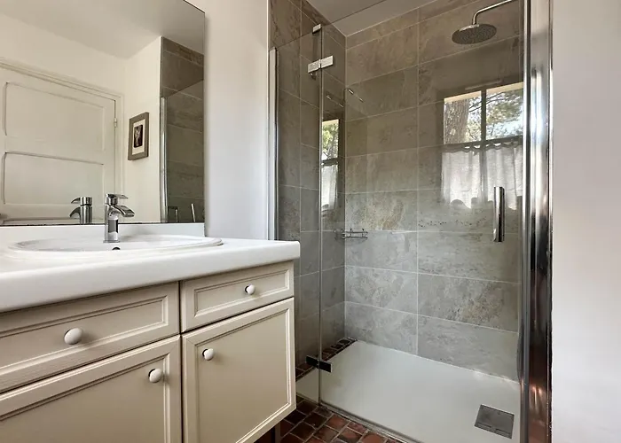 Charentaise Avec Piscine Pour 12 Dans Parc Résidentiel - Fr-1-705-89 Villa