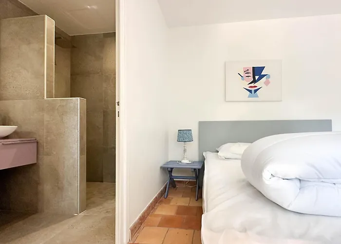 Charentaise Avec Piscine Pour 12 Dans Parc Résidentiel - Fr-1-705-89 Villa *