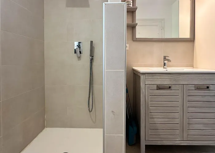 Charentaise Avec Piscine Pour 12 Dans Parc Résidentiel - Fr-1-705-89 *