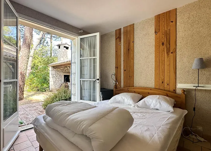 Charentaise Avec Piscine Pour 12 Dans Parc Résidentiel - Fr-1-705-89 Les Mathes