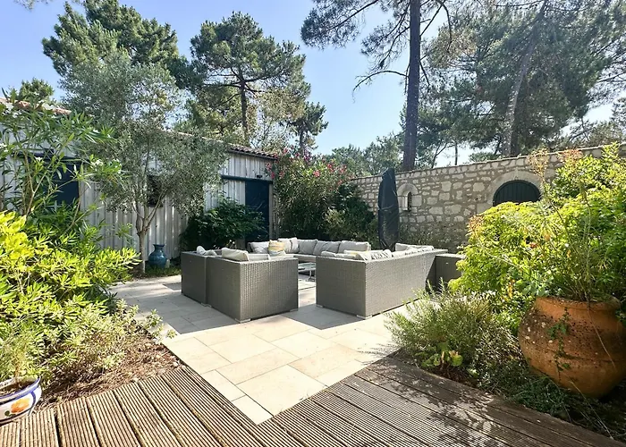 Villa Charentaise Avec Piscine Pour 12 Dans Parc Résidentiel - Fr-1-705-89 *